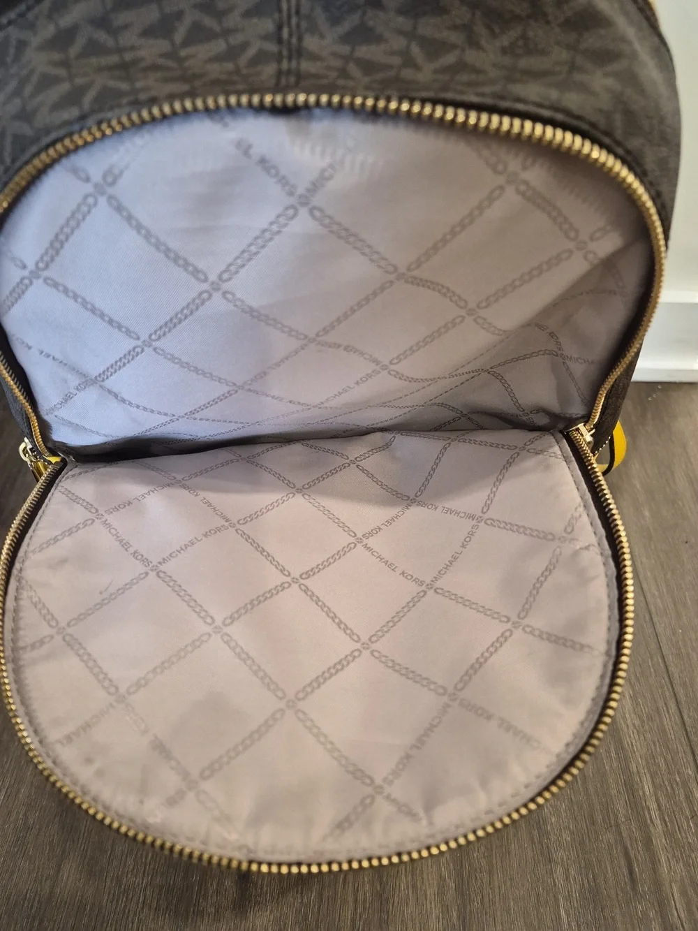Michael Kors compact mk